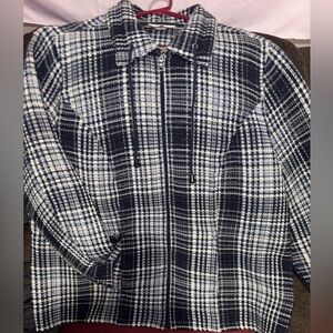 Very nice jacket, it is blue, perfect for going out anywhere